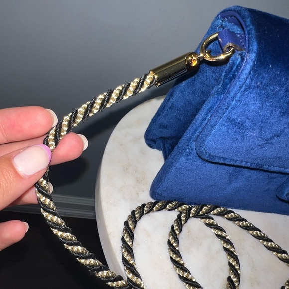 Gucci Authentic Velvet Blue Shoulder Bag, Gold Rope Chain - Picture 8 of 8